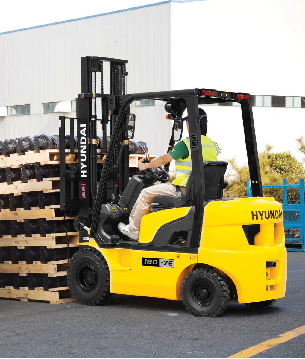 Xe nâng tải trọng 1.5 tấn